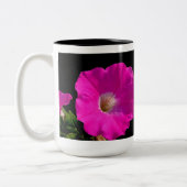 Rosa Petunia-Blume Zweifarbige Tasse (Links)