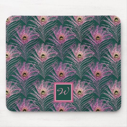 Rosa PfauenFedern und Monogramm auf Grün Mousepad (Vorne)