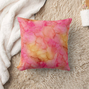 Rosa Pfirsich und sanfte Gold-Wasserfarb-Marmorier Kissen