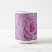 Rosa Pink mit Regentropfen  Kaffeetasse (Mittel)