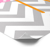 Rosa Polka Dot Bird, graues Zickzack Schlafzimmer, Poster (Ecke)