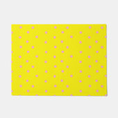 Rosa Polka-Punkte auf Gelb Fußmatte (Vorderseite)