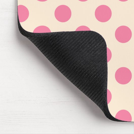 Rosa Polka-Punkte auf Sahne Mousepad (Ecke)