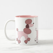 Rosa Pudel auf Parade-Tasse Zweifarbige Tasse (Links)
