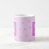 Rosa Punkte Muster Mädchen-Monogramm Kaffeetasse (Mittel)
