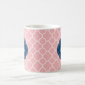 rosa Quatrefolienmuster Navy Monogram Kaffeetasse (Mittel)
