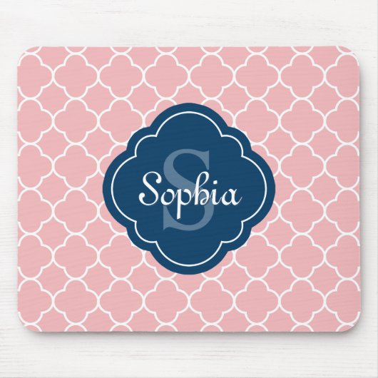 rosa Quatrefolienmuster Navy Monogram Mousepad (Vorne)