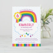 Rosa Rainbow Kindergeburtstag Party Einladung (Stehend Vorderseite)