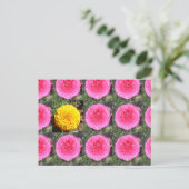 Rosa Ranunculus und gelbe Marigold Postkarte (Stehend Vorderseite)