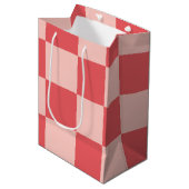 Rosa Red Checkered Gingham Pattern Mittlere Geschenktüte (Vorderseite Schrägansicht)