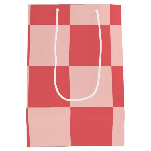 Rosa Red Checkered Gingham Pattern Mittlere Geschenktüte (Rückseite)