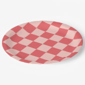 Rosa Red Checkered Gingham Pattern Pappteller (Schrägansicht)