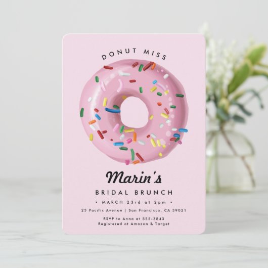 Rosa Regenbogen Sprinkle Donut Brautparty Einladung (Stehend Vorderseite)