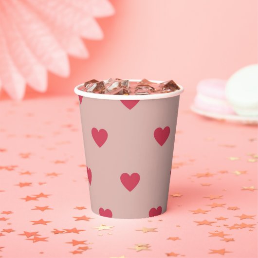 Rosa Retro Herz Y2K Muster mit rosa Hintergrund Pappbecher (Insitu)
