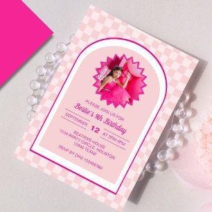 Rosa Retro-Puppe Lass uns zur Party Geburtstagsfot Einladung