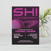 Rosa Retrowave Überraschung Geburtstagsparty Einla Einladung (Stehend Vorderseite)