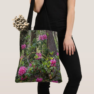 Rosa Rhododendren in einem Wald Tasche