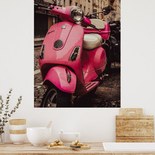Rosa Roller parkt auf der Straße Poster (Küche)