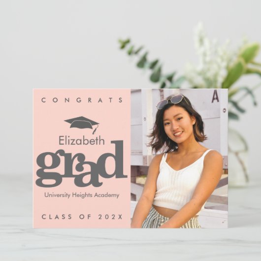 Rosa Rosa Abschluss Foto Graue Kappe Ankündigung (Stehend Vorderseite)