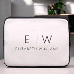 Rosa Rosa Elegant Moderner Name des Minimalistisch Laptopschutzhülle<br><div class="desc">Mit unserem Classic Elegant Modern Minimalistisch Monogram iPad Sleeve stärken Sie Ihren iPad Stil und schützen Sie Ihr iPad. Dieses sorgfältig entworfene Accessoire vereint zeitlose Eleganz mit zeitgemäßem Minimalismus und sorgt für ein angenehmes Tablet-Erlebnis. Dieser iPad-Ärmel ist mit Präzision und Liebe zum Detail gestaltet und ist nicht nur ein praktisches...</div>