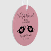 Rosa Rosa Elegant Verheiratet während des Pandemie Ornament (Vorderseite)