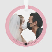 Rosa Rosa Elegant Verheiratet während des Pandemie Ornament (Rückseite)