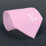 Rosa Rosa elegantes Monogramm   Name | zweiseitig Krawatte<br><div class="desc">Eine elegante Krawatte mit einem fett-weißen Monogramm auf einem rosa Hintergrund. Zusätzlich zu diesem Monogramm sitzt Ihr Vor- oder Nachname in allen Hauptstädte. Wenn Sie einen mutigeren Blick auf den persönlichen Namen im großen Buchstaben bevorzugen, können Sie folgendes tun: Benutzen Sie die Funktion Anpassen/Bearbeiten und klicken Sie auf den Namen....</div>