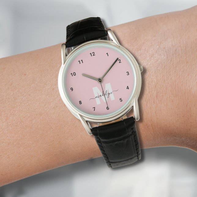 Rosa Rosa Minimalistisches Monogramm Armbanduhr (Blush Pink Elegant Minimalist Monogram Watch)