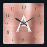 Rosa Rosa - Rose Gold Metallischer Monogramm Name Quadratische Wanduhr<br><div class="desc">Blush Pink - Rose Gold Imitats Edelstahl Foil Monogram Name und Initial Custom Unique Personalisiert Wall Clock für das Haus oder Büro. Die Wall Clock macht das perfekte Weihnachtsgeschenk für den süßen,  16.,  18.,  21.,  30.,  40.,  50. oder 60. Geburtstag für jemanden,  der eine rosa metallische Dekoration Liebe.</div>