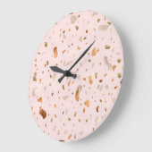 Rosa Rosa Terrazzo mit goldfarbenen Kupfer-Spots Große Wanduhr (Winkel)