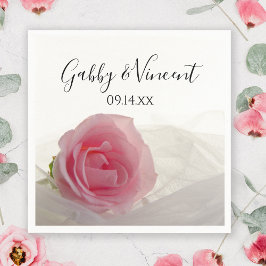 Rosa Rose auf weißer Hochzeit Serviette