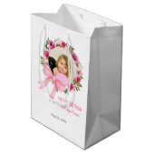 Rosa Rose Blumenkranz Foto Geburtstag Mittlere Geschenktüte (Rückseite Schrägansicht)