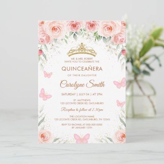 Rosa Rose Blütenblume Quinceñera Butterfly Einladung (Stehend Vorderseite)