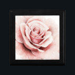 Rosa Rose Erinnerungskiste<br><div class="desc">Rosa Rose I von Grace Popp. Eine nahe Rose in einer wunderschönen abgestuften Palette.</div>
