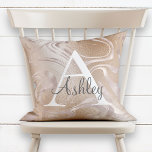 Rosa Rose Gold Foil Sparkle Marmor Monogram Name Kissen<br><div class="desc">Elegante Girly Blush Rosa Rose Gold Foil Marmor Monogram Name Kissen. Dieses niedliche, mädchenhafte Kissen kann mit Ihrem Vor- und Erstnamen individuell gestaltet werden. Sie können die Farbe des Textes und den Stil des Schriftartes ändern, um das Design weiter anzupassen. Ideal für ein Mädchenschlafzimmer! Möchten Sie dieses Design auf passenden...</div>