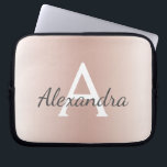 Rosa Rose Gold Metallic Ombre Monogram Laptopschutzhülle<br><div class="desc">Blush Pink Rose Gold Metallic Moderne und elegante Monogram Case. Dieses Gehäuse kann auf Ihren Anfangs- und Vornamen angepasst werden und macht ein großartiges mädchenhaftes oder süßes 16 Geburtstagsgeschenk.</div>
