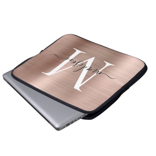 Rosa Rose Gold Monogram Girly Script Bürstenmetall Laptopschutzhülle (Vorne Knopf)