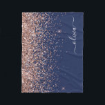 Rosa Rose Gold Navy Blue Glitzer Monogram Fleecedecke<br><div class="desc">Rose Gold - Rosa Rosa und Navy Blue Imitats Sparkle Glitzer Monogram Name und initiale Fleece Blanket. Das macht den perfekten 16 Geburtstag,  Hochzeit,  Brautparty,  Jubiläum,  Babydusche oder Junggeselinnen-Abschied Geschenk für jemanden,  der Lieben glamourösen Luxus und schicke Stile.</div>