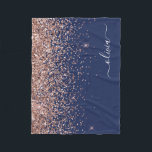 Rosa Rose Gold Navy Blue Glitzer Monogram Fleecedecke<br><div class="desc">Rose Gold - Rosa Rosa und Navy Blue Imitats Sparkle Glitzer Monogram Name und initiale Fleece Blanket. Das macht den perfekten 16 Geburtstag,  Hochzeit,  Brautparty,  Jubiläum,  Babydusche oder Junggeselinnen-Abschied Geschenk für jemanden,  der Lieben glamourösen Luxus und schicke Stile.</div>