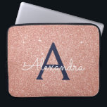 Rosa Rose Gold Navy Blue Glitzer Sparkgram Monogra Laptopschutzhülle<br><div class="desc">Blush Pink und Rose Gold Navy Blue Imitate Glitzer und sparkle Elegant Monogram Case. Dieser Fall kann so angepasst werden,  dass er Ihren Anfangs- und Vornamen enthält.</div>
