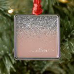 Rosa Rose Gold Silber Glitzer Monogram Ornament Aus Metall<br><div class="desc">Rose Gold - Rosa Rosa und Silberne Glitzer Monogramm Name und Erstmaliges Weihnachtsschmuck. Das macht den perfekten 16 Geburtstag,  Hochzeit,  Brautparty,  Jubiläum,  Babydusche oder Junggeselinnen-Abschied Geschenk für jemanden,  der Lieben glamourösen Luxus und schicke Stile.</div>