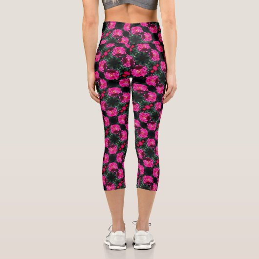 Rosa Rose im Blütenmuster Capri Leggings (Rückseite)