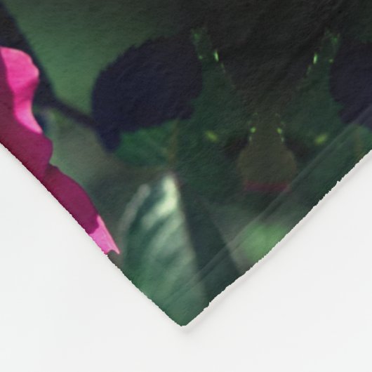 Rosa Rose im Blütenmuster Fleecedecke (Ecke)