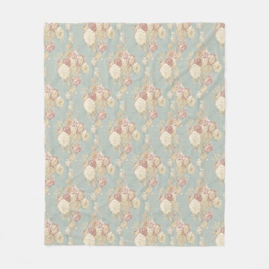 Rosa Rose in Weiß auf blauem Hintergrund Fleece (Vorderseite)