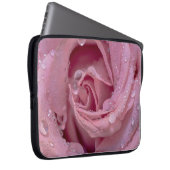 Rosa Rose mit Dewdrops Laptopschutzhülle (Vorne Rechts)