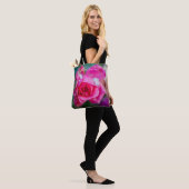 Rosa Rose mit Schneeflocken Tasche (Am Model)