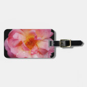 Rosa Rose mit schwarzem Hintergrund/ Taubenschlag Gepäckanhänger (Vorderseite horizontal)