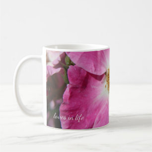 Rosa Rose nach oben nah Kaffeetasse