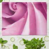 Rosa Rose nach Perfektion geklappt - Handtuch (Gefaltet)