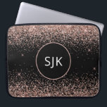 Rosa Rose Schwarzer Glitzer Monogram Laptopschutzhülle<br><div class="desc">Blush Pink - Rose Gold und Black Imitats Glitzer und sparkle Elegant Mit Monogramm Initials Case. Dieser Fall kann so angepasst werden,  dass er Ihren Anfangs- und Vornamen enthält.</div>